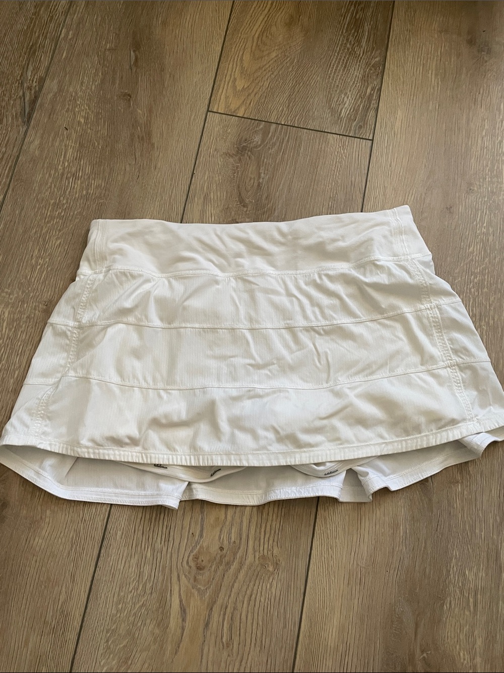 Lululemon size 10 White Tennis Skort with Built-in Shorts
